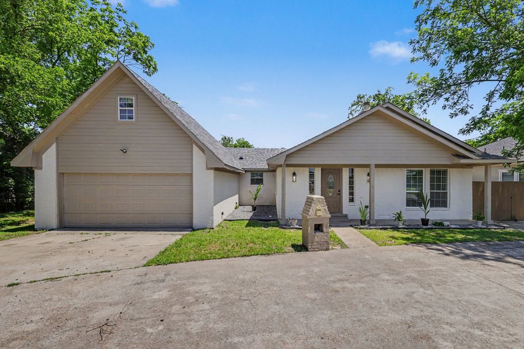 307 Dixon Street, Terrell, TX 75160