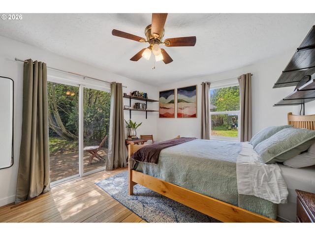 8934 Ne SUMNER St, Portland, OR 97220