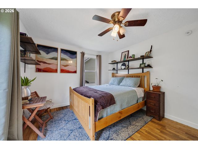 8934 Ne SUMNER St, Portland, OR 97220