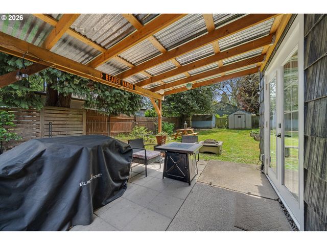 8934 Ne SUMNER St, Portland, OR 97220