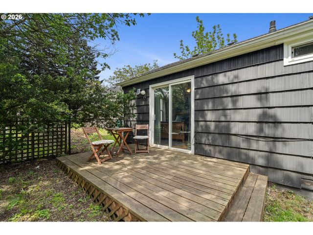 8934 Ne SUMNER St, Portland, OR 97220