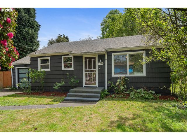 8934 Ne SUMNER St, Portland, OR 97220