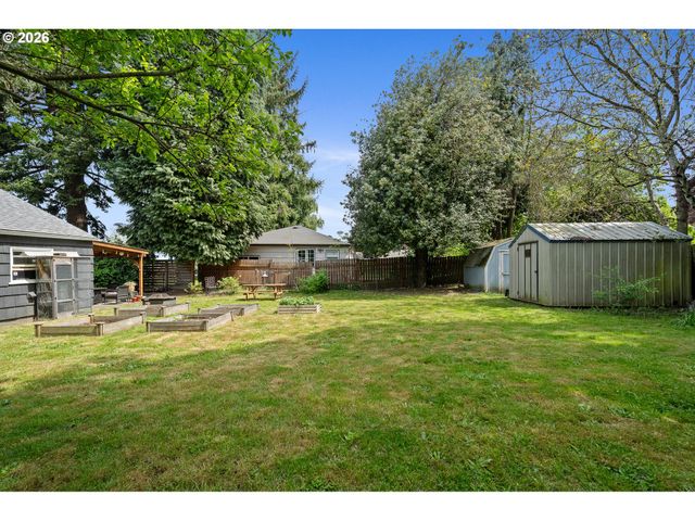 8934 Ne SUMNER St, Portland, OR 97220