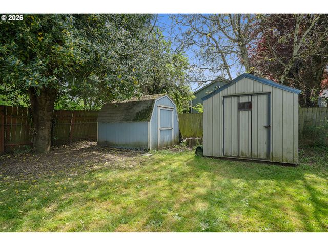 8934 Ne SUMNER St, Portland, OR 97220