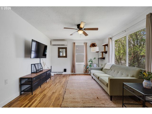 8934 Ne SUMNER St, Portland, OR 97220