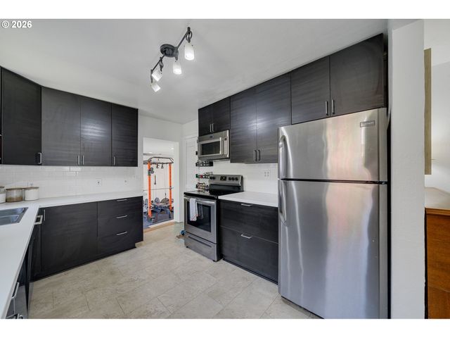 8934 Ne SUMNER St, Portland, OR 97220