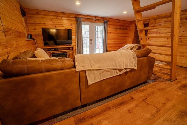 W10448 Whippoorwill Lane, Elroy, WI 53929