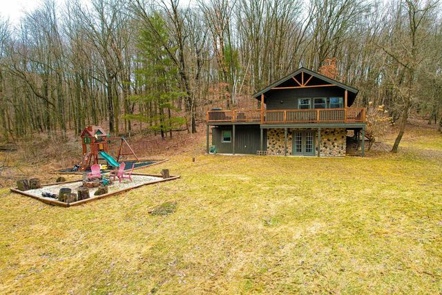 W10448 Whippoorwill Lane, Elroy, WI 53929