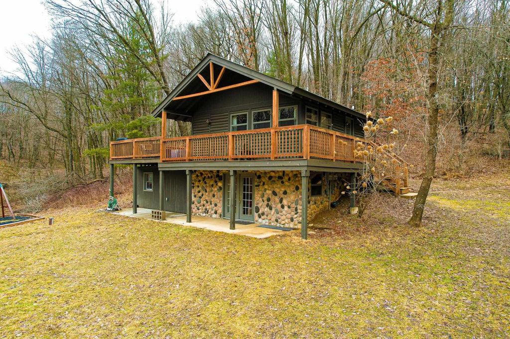 W10448 Whippoorwill Lane, Elroy, WI 53929