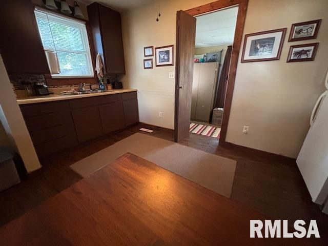 221 N Emmett Street, Virden, IL 62690