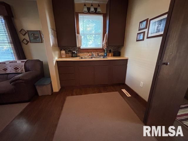 221 N Emmett Street, Virden, IL 62690