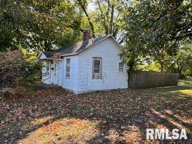 221 N Emmett Street, Virden, IL 62690