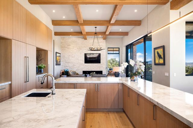 19 Camino Alazan, Santa Fe, NM 87506