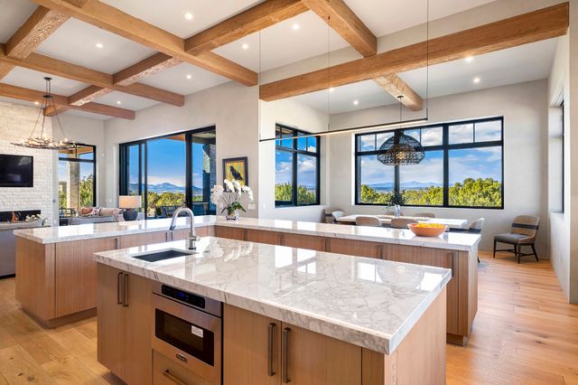 19 Camino Alazan, Santa Fe, NM 87506