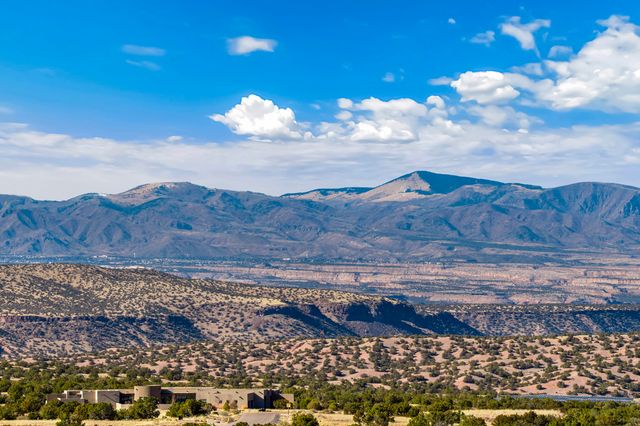 19 Camino Alazan, Santa Fe, NM 87506