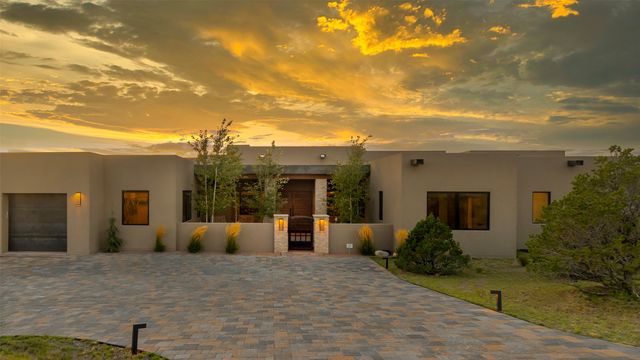 19 Camino Alazan, Santa Fe, NM 87506
