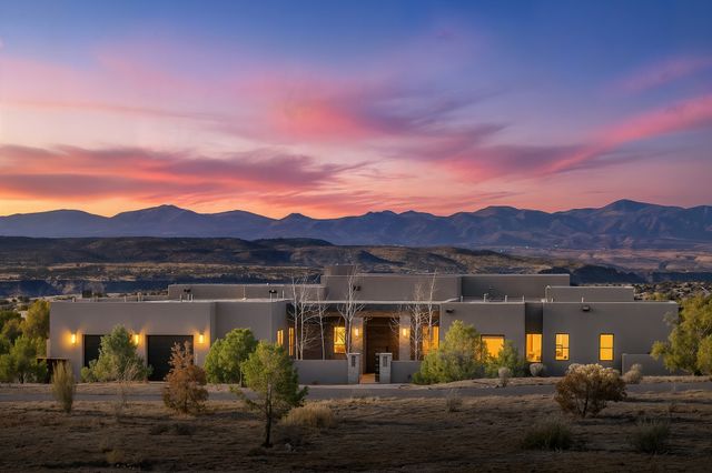 19 Camino Alazan, Santa Fe, NM 87506