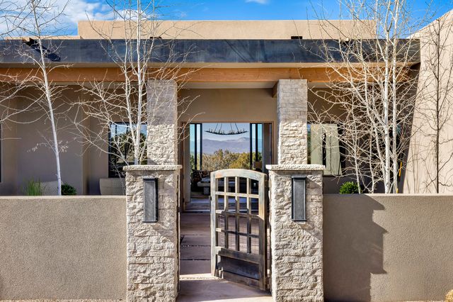 19 Camino Alazan, Santa Fe, NM 87506