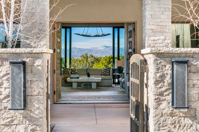 19 Camino Alazan, Santa Fe, NM 87506