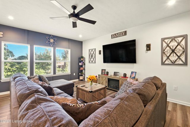 579 Williamsburg Dr, Mt Washington, KY 40047