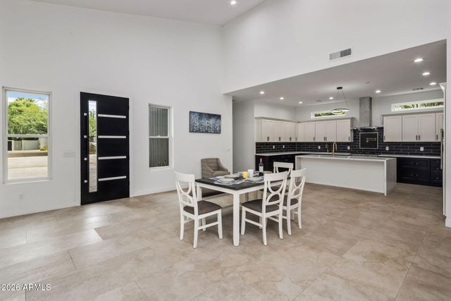 707 E OCOTILLO Road, Phoenix, AZ 85014