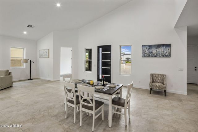 707 E OCOTILLO Road, Phoenix, AZ 85014
