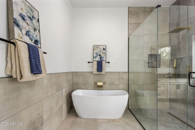 707 E OCOTILLO Road, Phoenix, AZ 85014