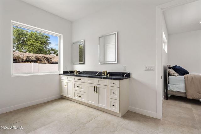 707 E OCOTILLO Road, Phoenix, AZ 85014