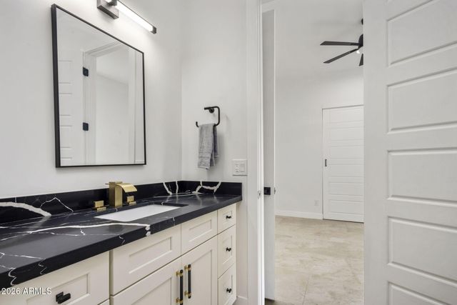 707 E OCOTILLO Road, Phoenix, AZ 85014