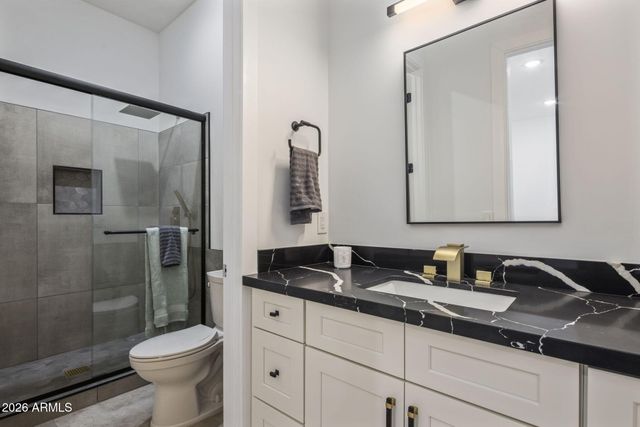 707 E OCOTILLO Road, Phoenix, AZ 85014