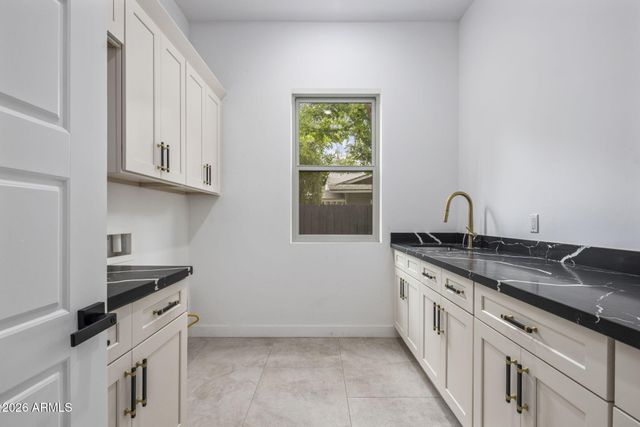 707 E OCOTILLO Road, Phoenix, AZ 85014
