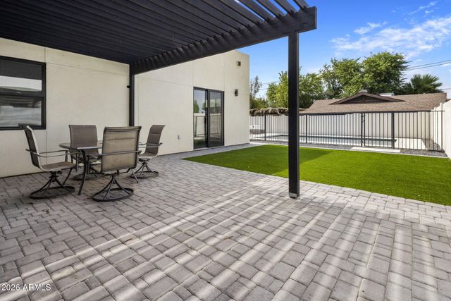 707 E OCOTILLO Road, Phoenix, AZ 85014