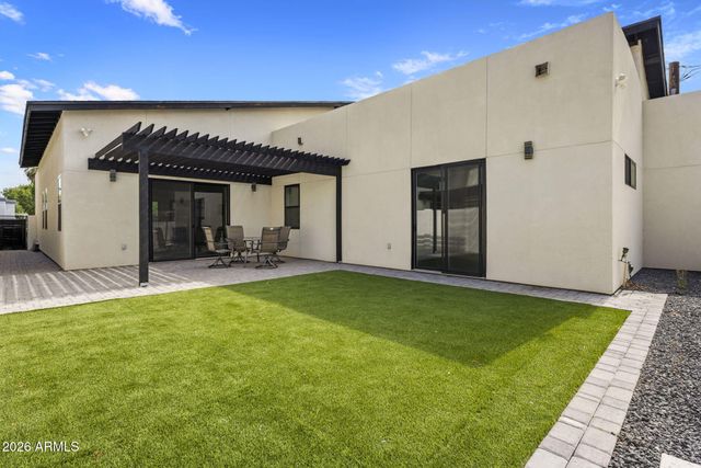 707 E OCOTILLO Road, Phoenix, AZ 85014