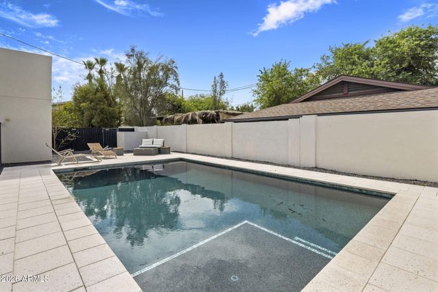707 E OCOTILLO Road, Phoenix, AZ 85014