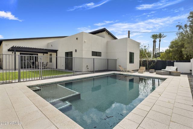 707 E OCOTILLO Road, Phoenix, AZ 85014