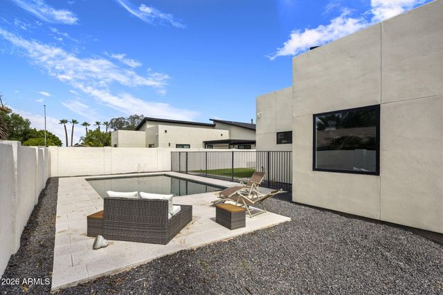707 E OCOTILLO Road, Phoenix, AZ 85014