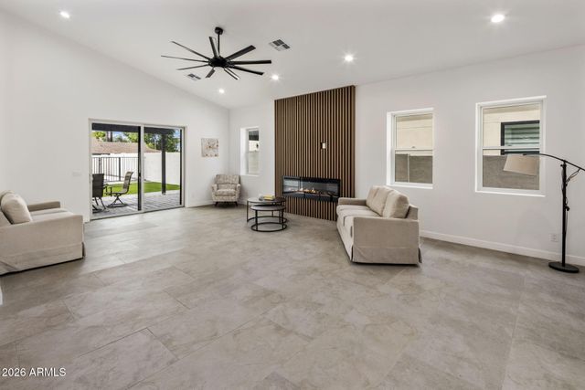 707 E OCOTILLO Road, Phoenix, AZ 85014