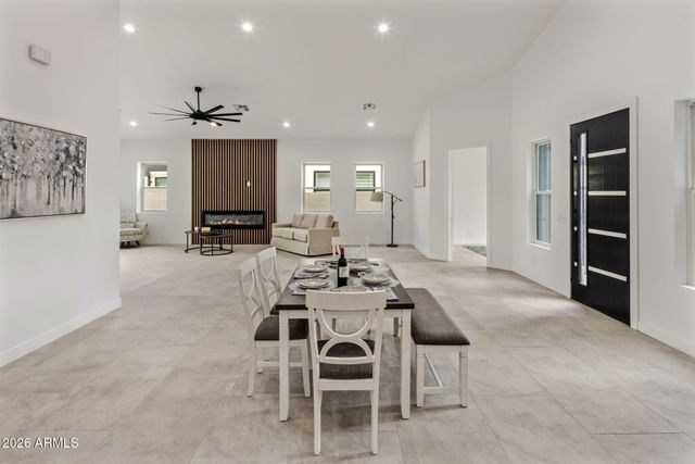 707 E OCOTILLO Road, Phoenix, AZ 85014