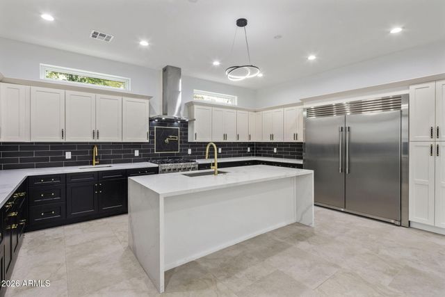 707 E OCOTILLO Road, Phoenix, AZ 85014