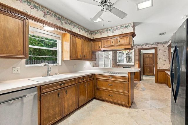 1114 Appleford Drive, Seabrook, TX 77586