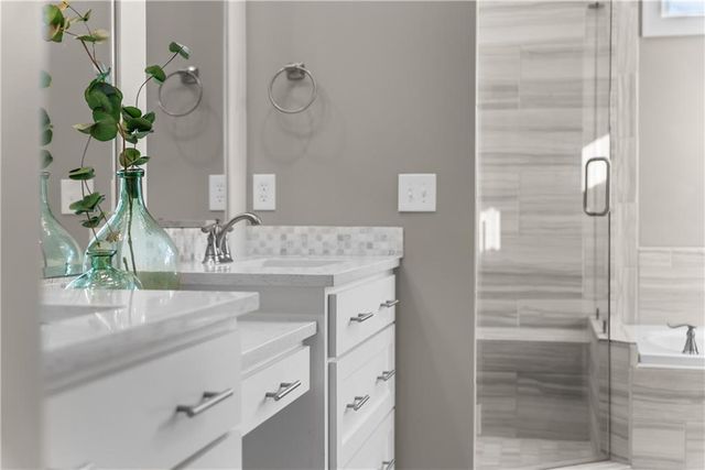 4509 NE Parks Summit Terrace, Lee's Summit, MO 64064