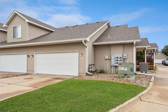 109 SW Hickory Glen, Grimes, IA 50111