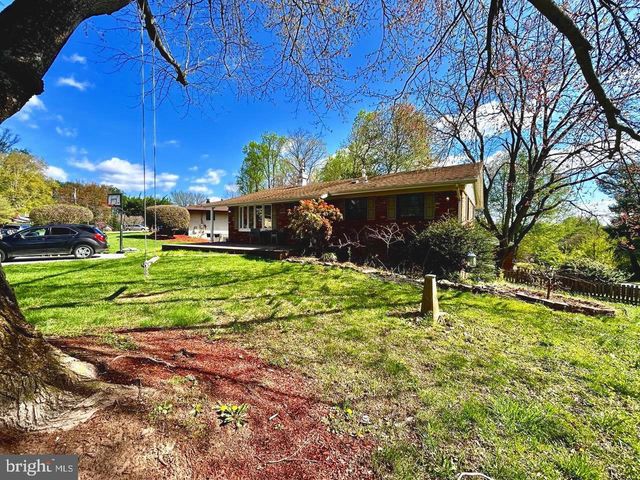 3715 MOSS DR, Annandale, VA 22003