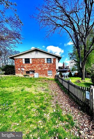 3715 MOSS DR, Annandale, VA 22003