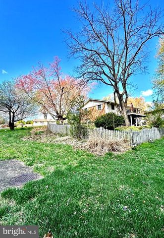 3715 MOSS DR, Annandale, VA 22003
