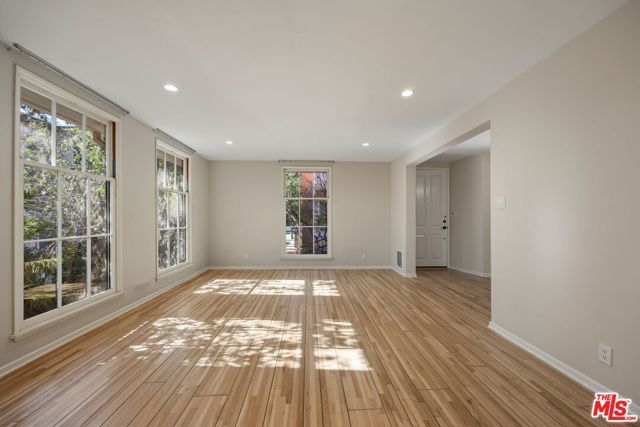 450 Smithwood Drive, Beverly Hills, CA 90212