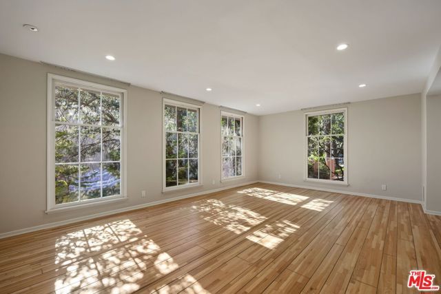 450 Smithwood Drive, Beverly Hills, CA 90212