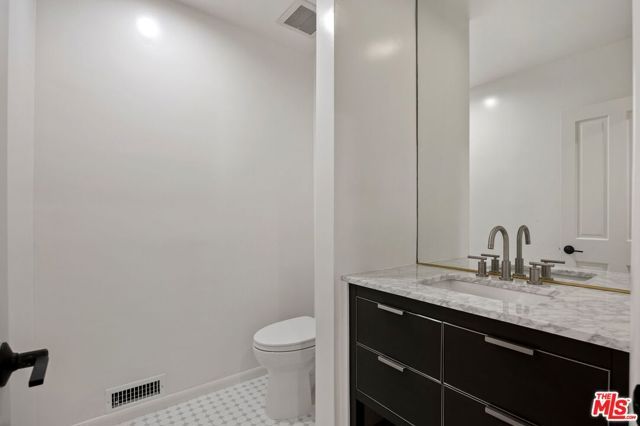 450 Smithwood Drive, Beverly Hills, CA 90212