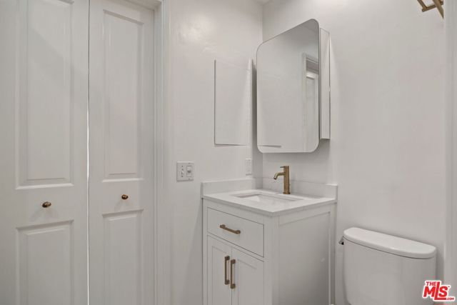 450 Smithwood Drive, Beverly Hills, CA 90212