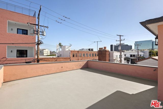 450 Smithwood Drive, Beverly Hills, CA 90212